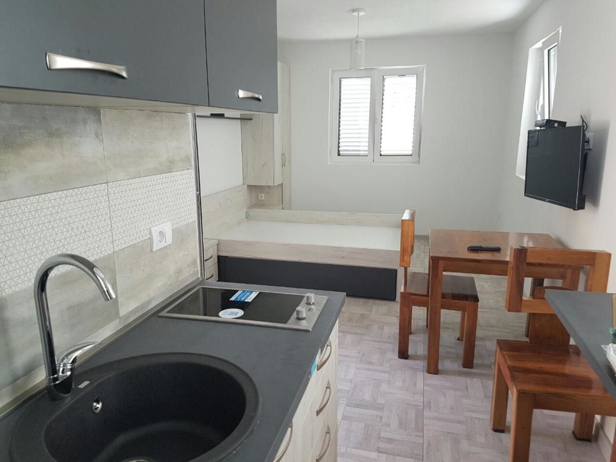 Апартаменты Turo Njeguši Apartman Цетине